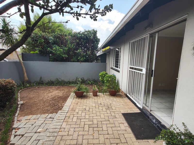 Townhouse To Rent in Northwold - Photo 3