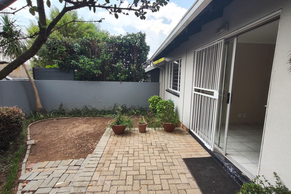 Townhouse To Rent in Northwold - Photo 3