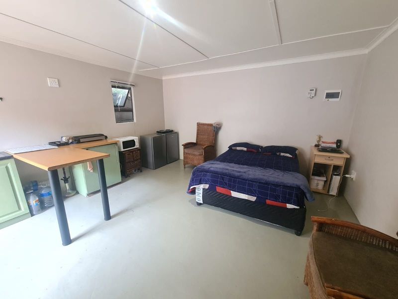 House For Sale in Beaconsfield - Photo 3