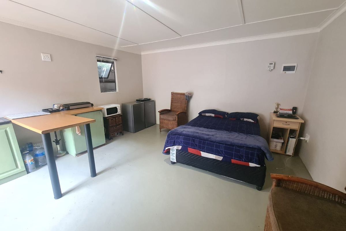 House For Sale in Beaconsfield - Photo 3