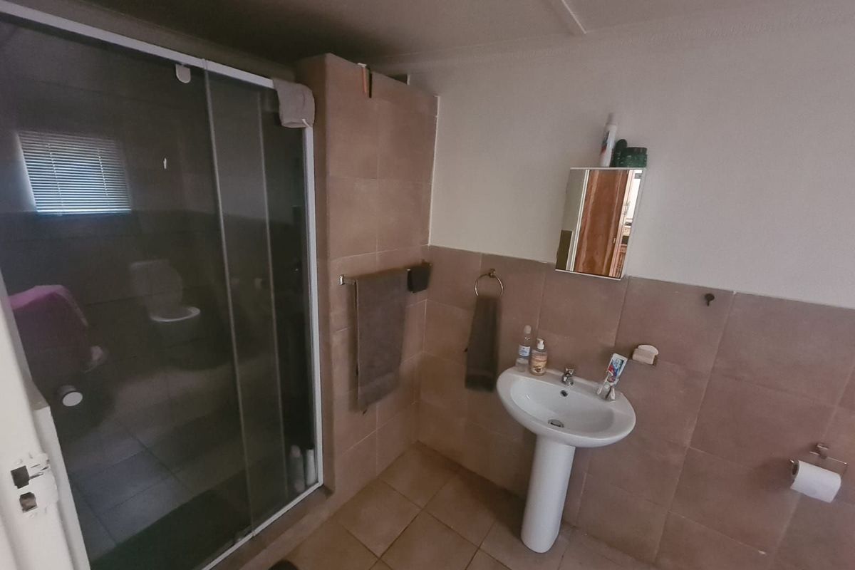 House For Sale in Beaconsfield - Photo 4