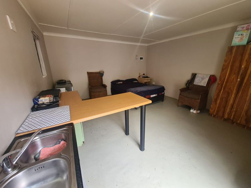 House For Sale in Beaconsfield - Photo 2