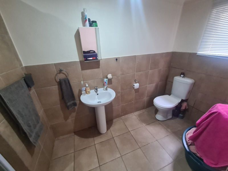 House For Sale in Beaconsfield - Photo 5