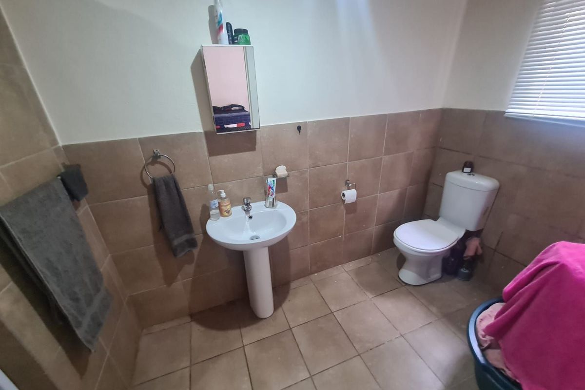 House For Sale in Beaconsfield - Photo 5