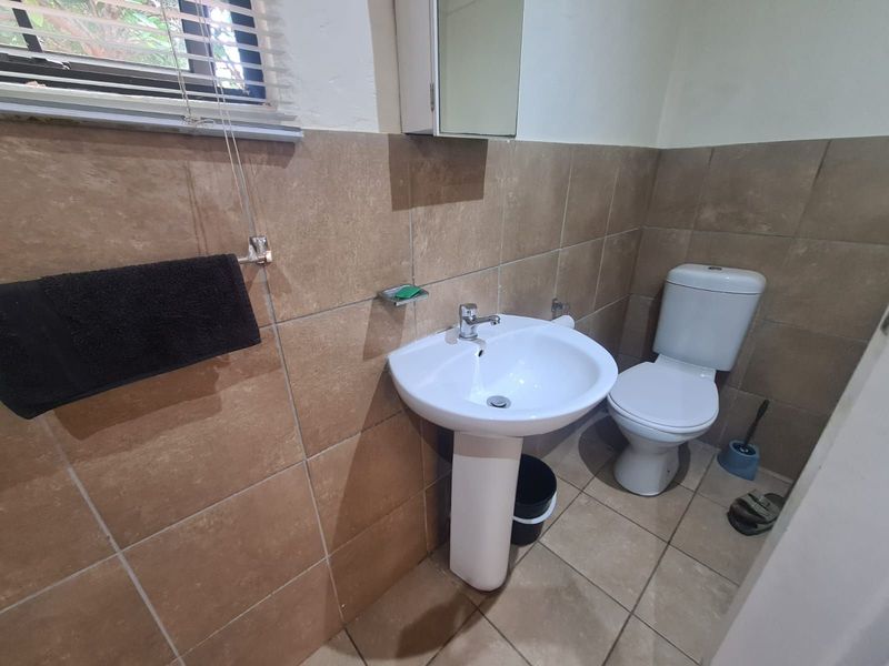 House For Sale in Beaconsfield - Photo 10