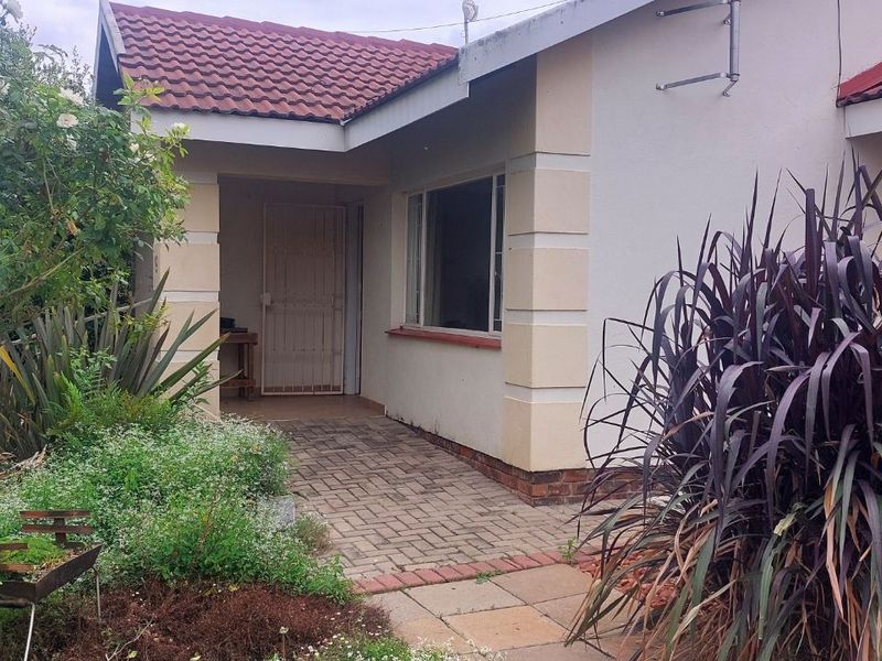 Townhouse For Sale in Polokwane Central - Photo 3