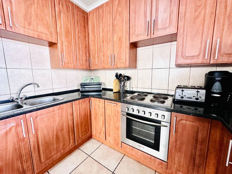 House For Sale in Pinnacle Point Golf Estate - Photo 3
