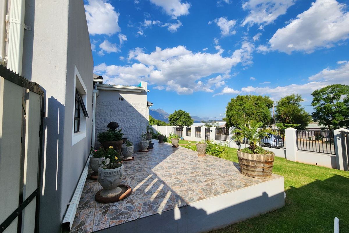 House For Sale in Ashton Central - Photo 2