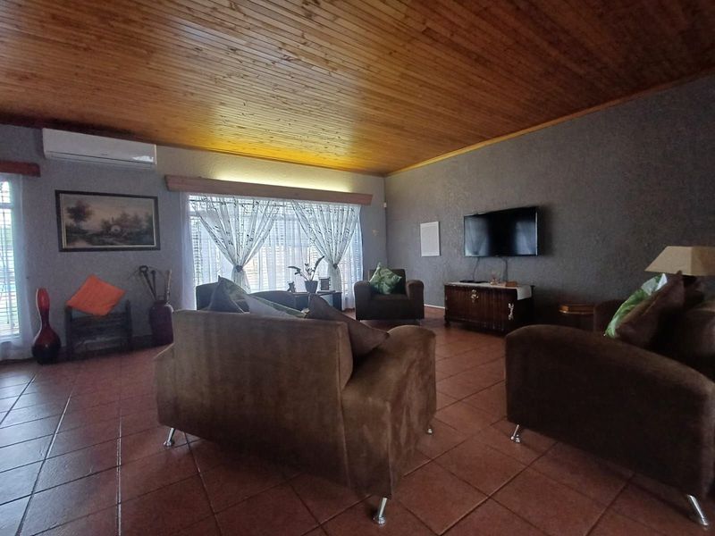 House For Sale in Stilfontein Ext 4 - Photo 6