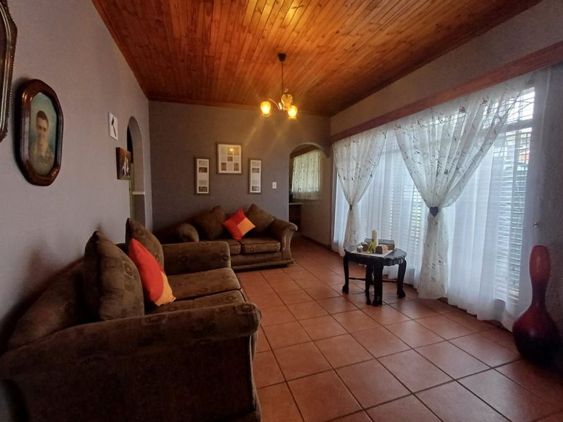 House For Sale in Stilfontein Ext 4 - Photo 4
