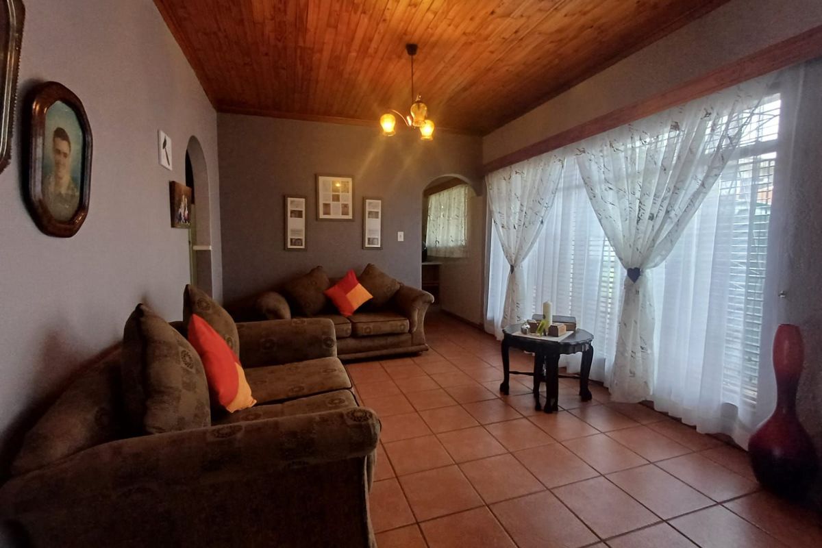 House For Sale in Stilfontein Ext 4 - Photo 4