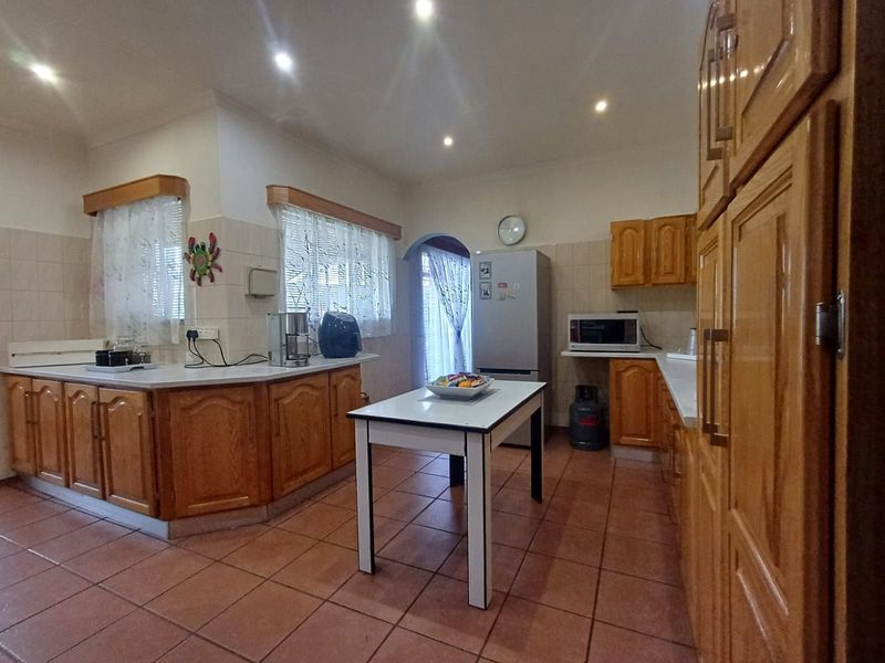 House For Sale in Stilfontein Ext 4 - Photo 8