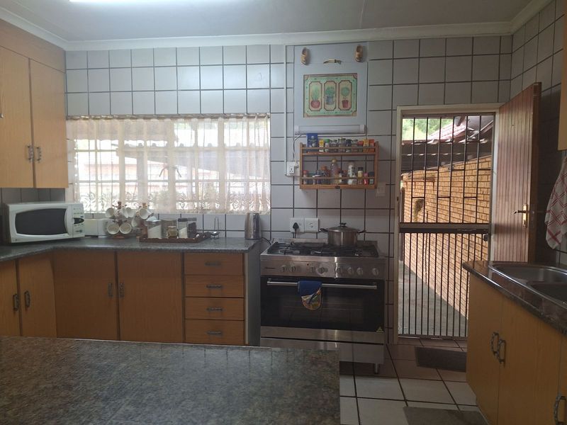 Townhouse For Sale in Modimolle Central - Photo 2
