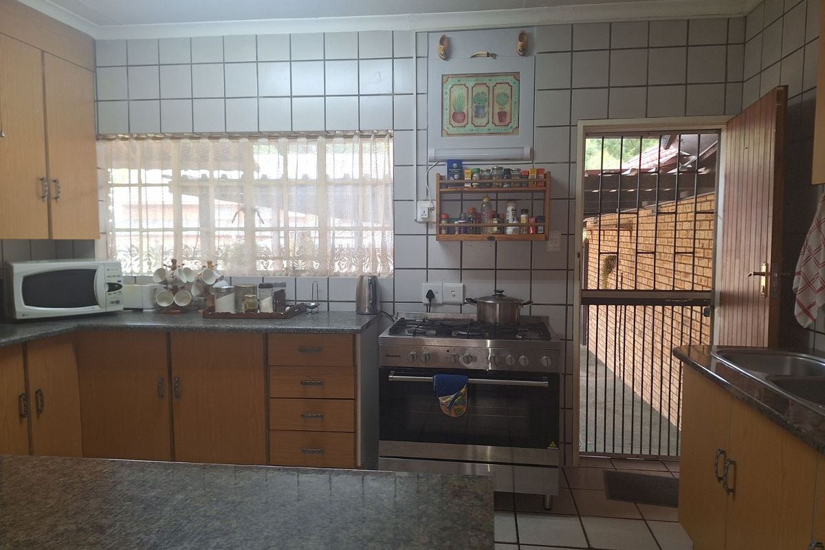 Townhouse For Sale in Modimolle Central - Photo 2