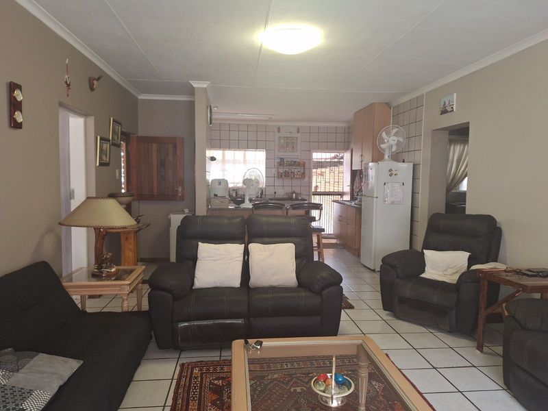 Townhouse For Sale in Modimolle Central - Photo 6