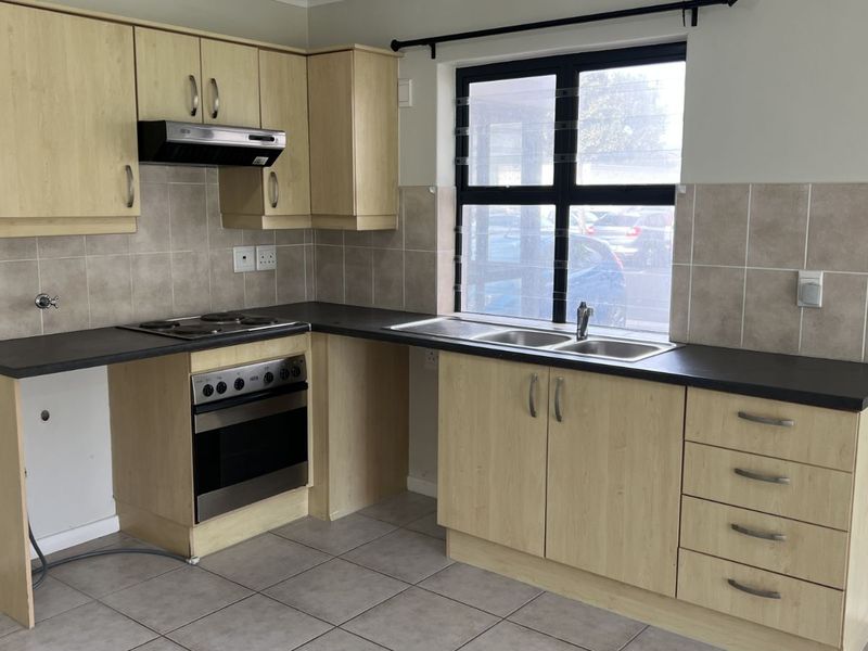 Apartment For Sale in Royal Ascot - Photo 4