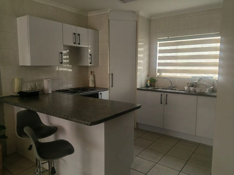 Townhouse For Sale in Wilgeheuwel - Photo 9