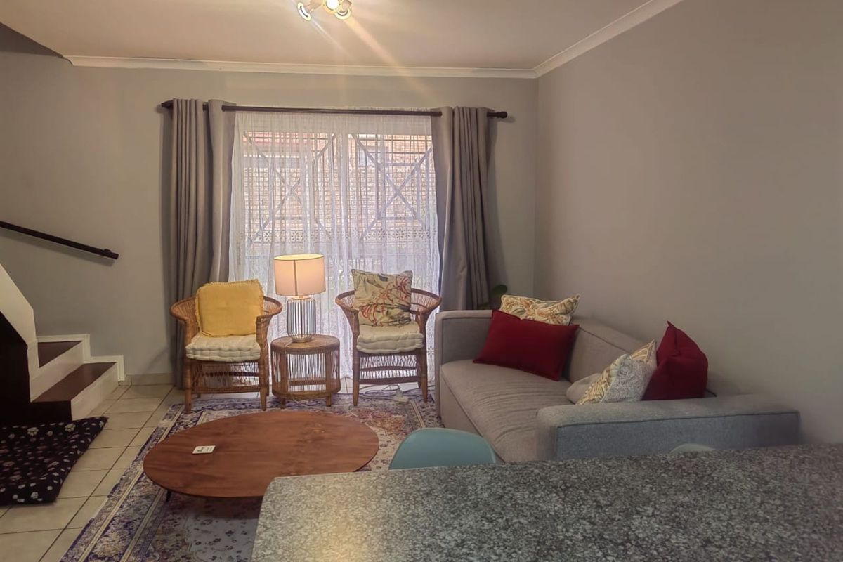 Townhouse For Sale in Wilgeheuwel - Photo 3