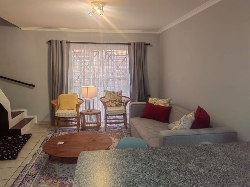 Townhouse For Sale in Wilgeheuwel - Photo 3
