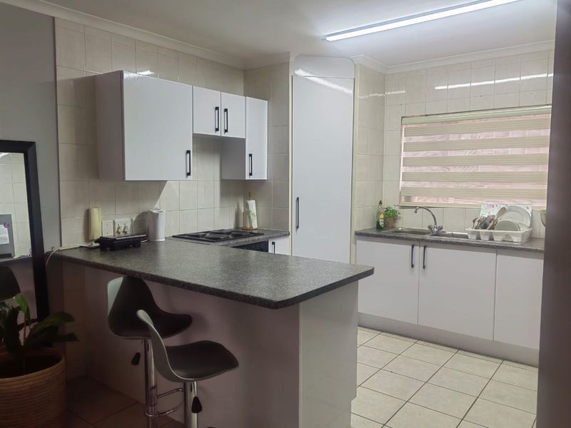 Townhouse For Sale in Wilgeheuwel - Photo 6