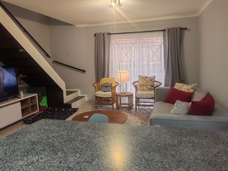 Townhouse For Sale in Wilgeheuwel - Photo 4