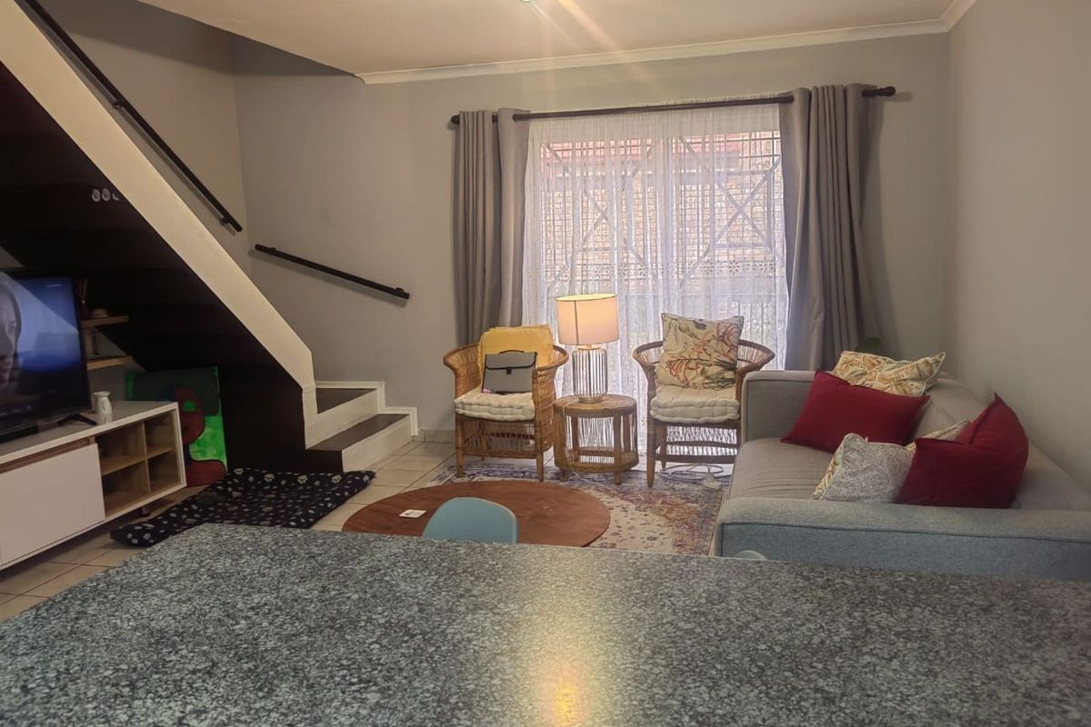 Townhouse For Sale in Wilgeheuwel - Photo 4