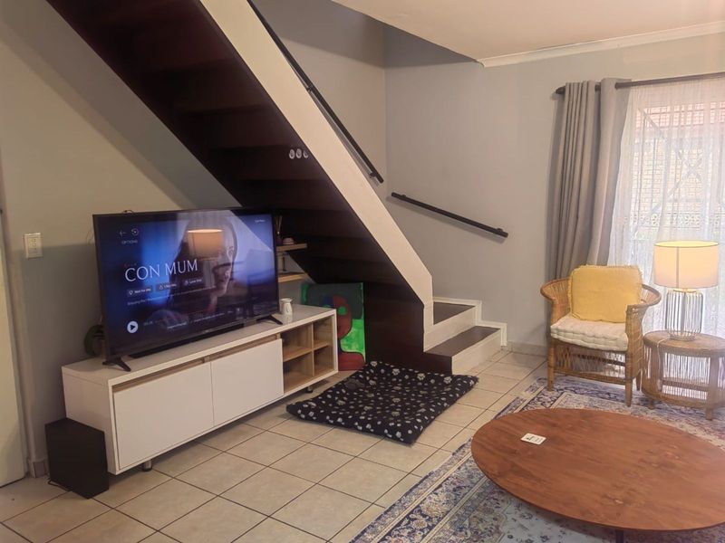 Townhouse For Sale in Wilgeheuwel - Photo 5