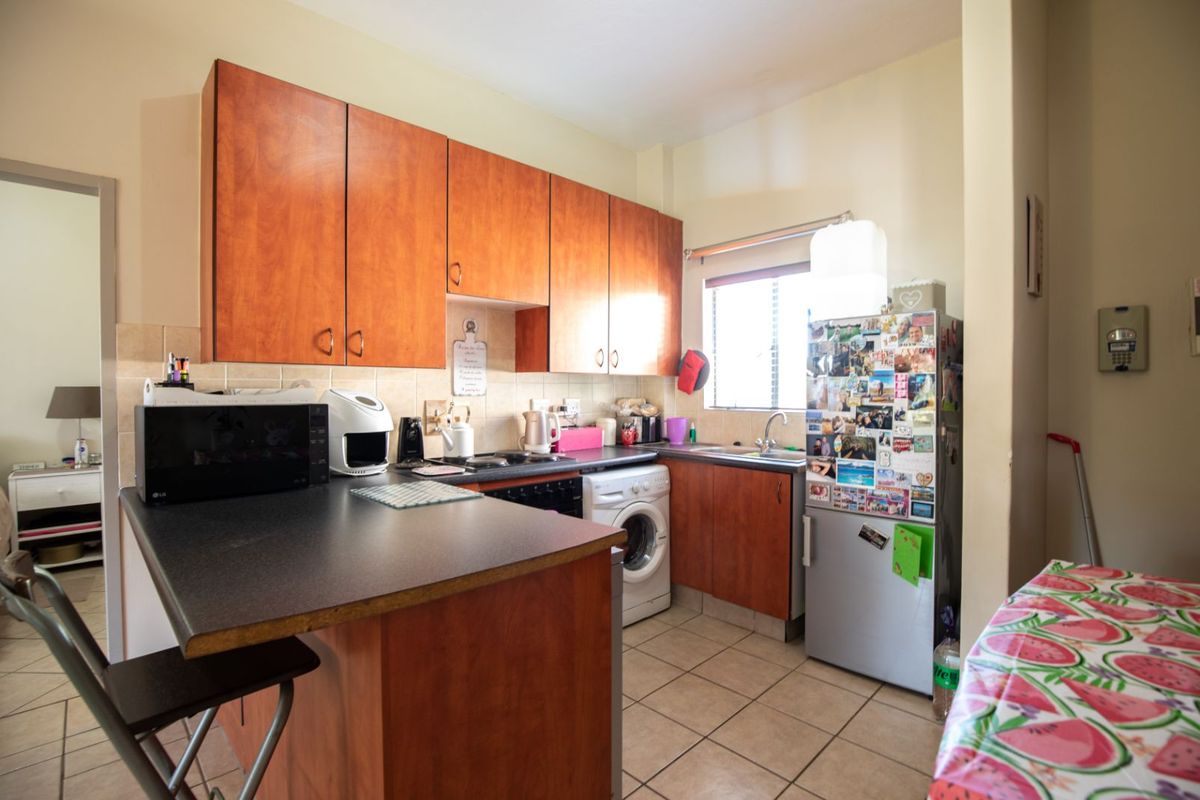 Apartment For Sale in Paramount Estate - Photo 4