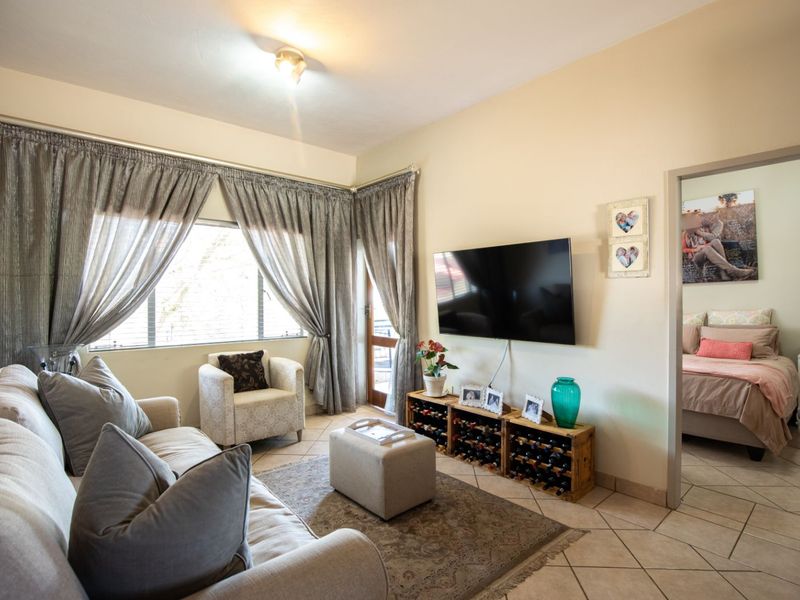 Apartment For Sale in Paramount Estate - Photo 6