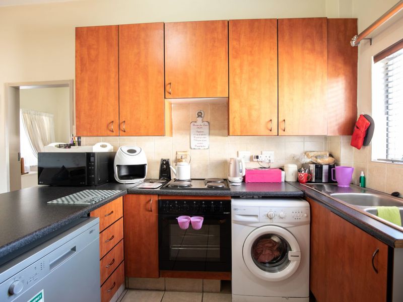 Apartment For Sale in Paramount Estate - Photo 3