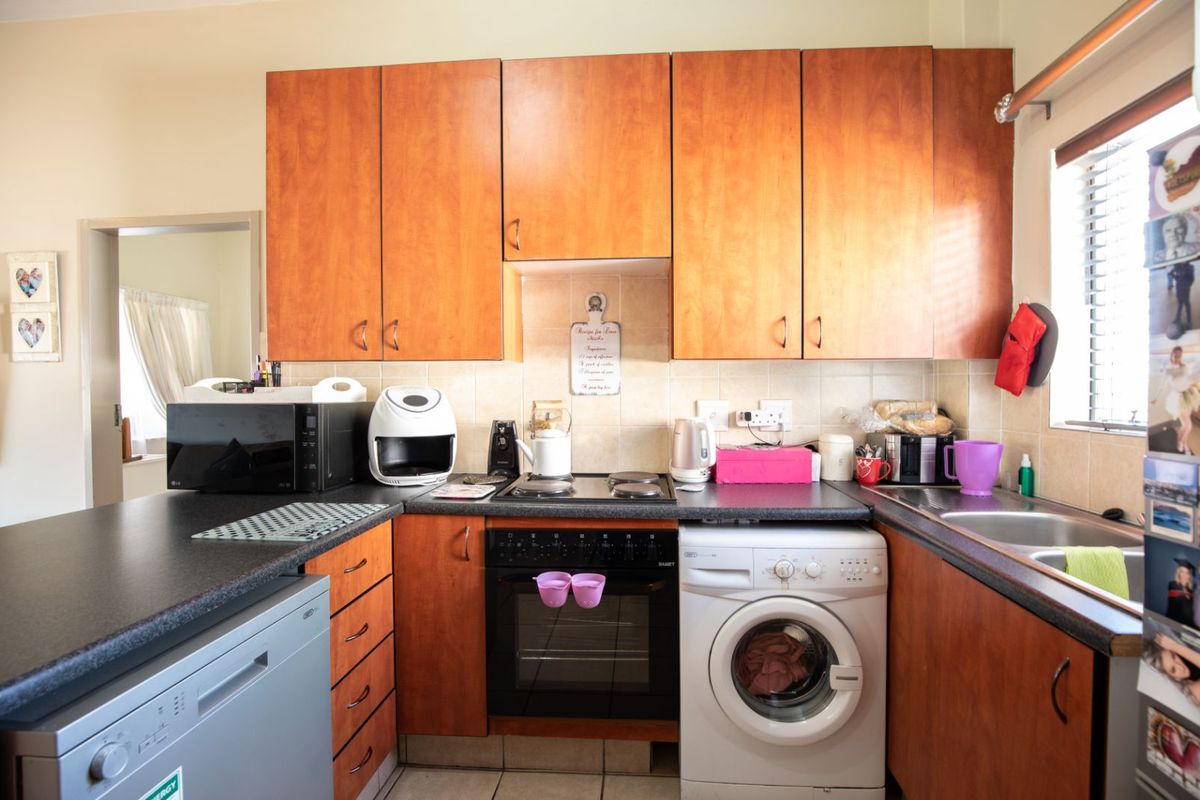 Apartment For Sale in Paramount Estate - Photo 3