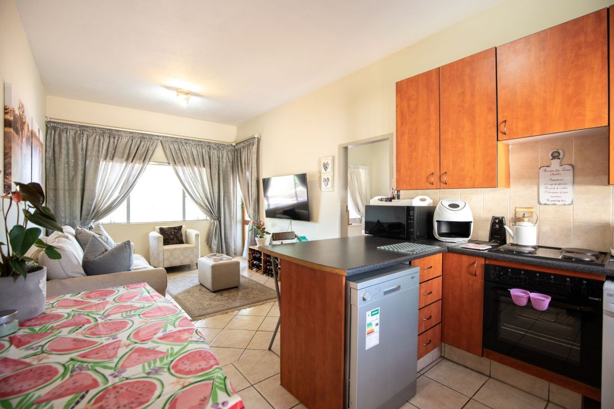 Apartment For Sale in Paramount Estate - Photo 2