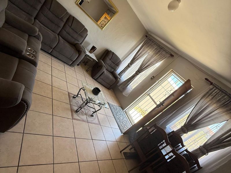 House For Sale in Bloemendal - Photo 3