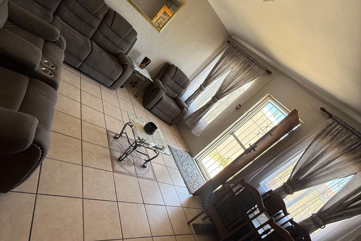 House For Sale in Bloemendal - Photo 3