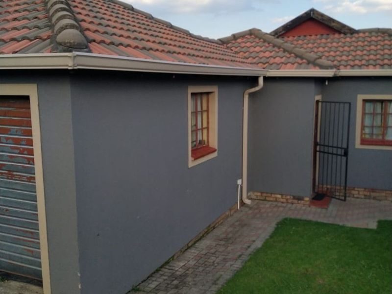 House For Sale in Olievenhoutbosch - Photo 3