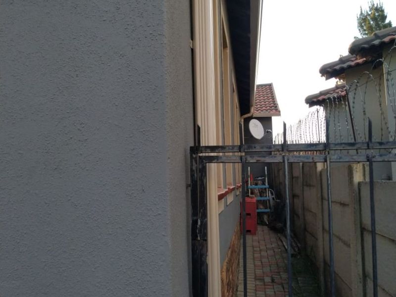 House For Sale in Olievenhoutbosch - Photo 7