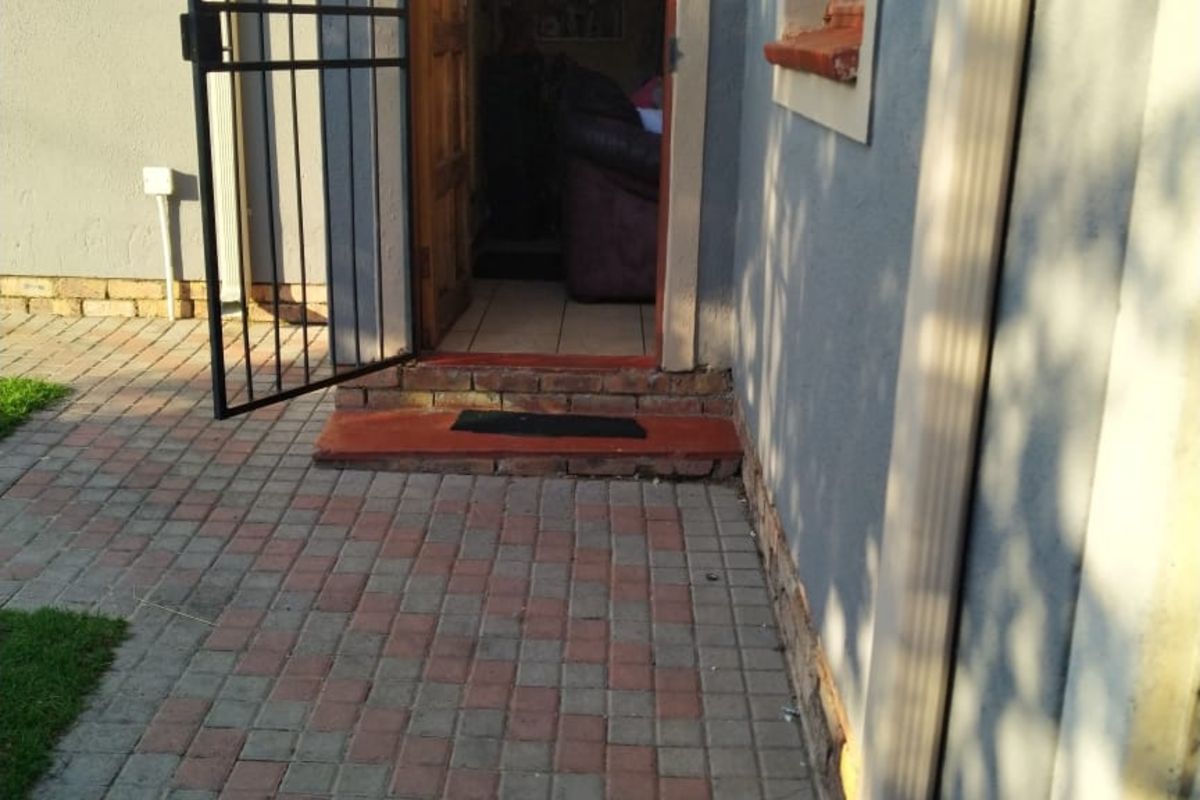 House For Sale in Olievenhoutbosch - Photo 2