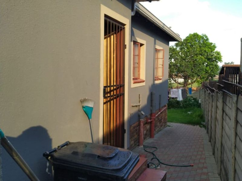 House For Sale in Olievenhoutbosch - Photo 5