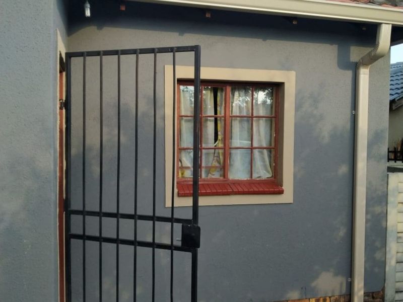 House For Sale in Olievenhoutbosch - Photo 4