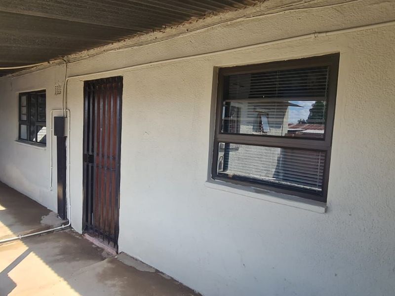 House For Sale in Homevale - Photo 5