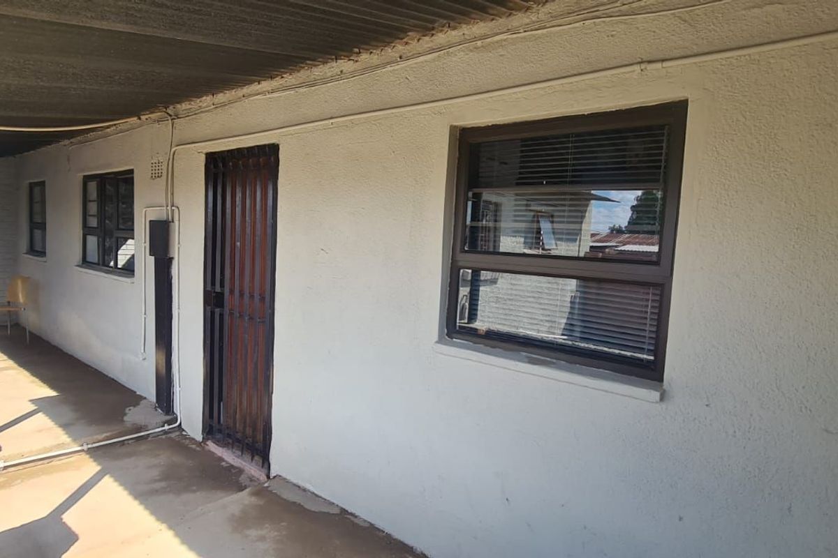 House For Sale in Homevale - Photo 5