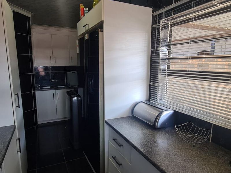 House For Sale in Homevale - Photo 10