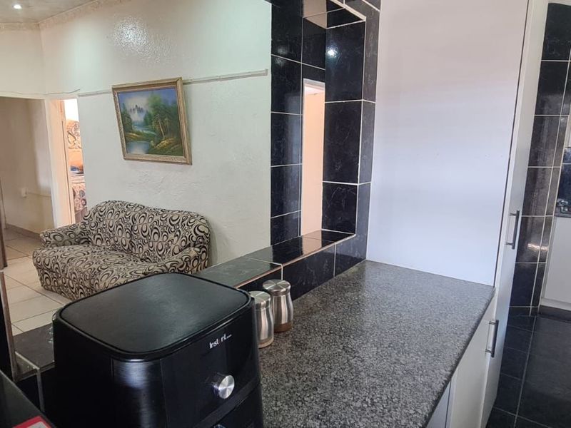 House For Sale in Homevale - Photo 9