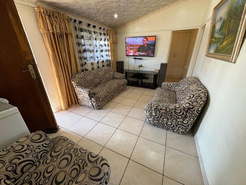 House For Sale in Homevale - Photo 3