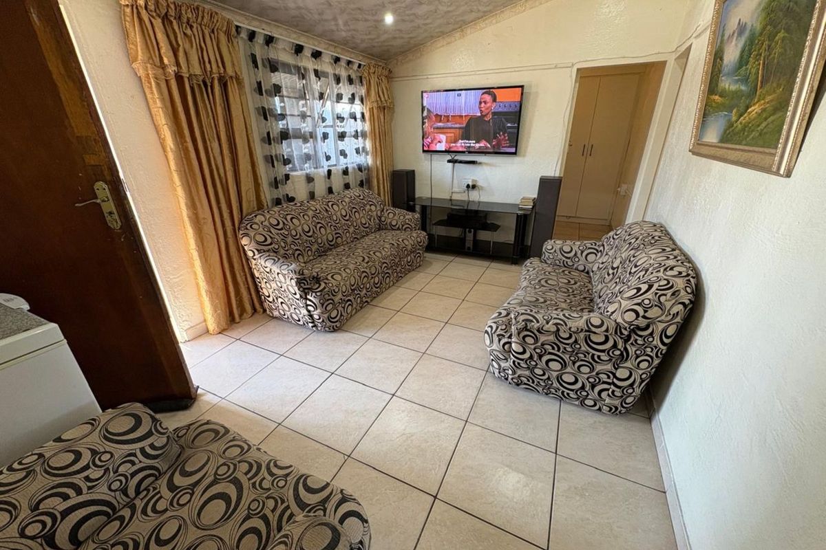 House For Sale in Homevale - Photo 3