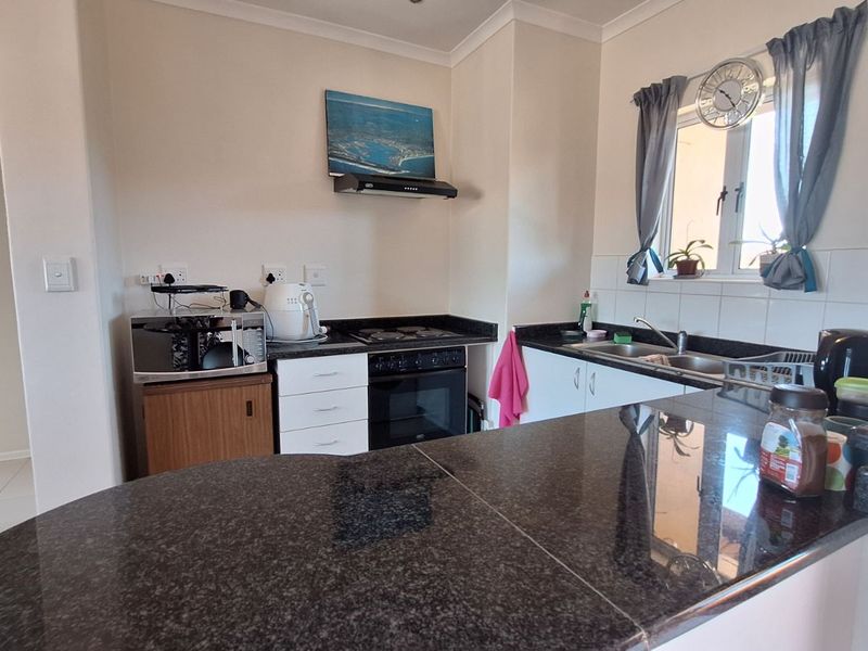 Apartment For Sale in Sheffield Manor - Photo 5