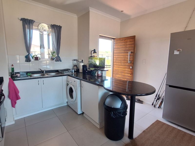 Apartment For Sale in Sheffield Manor - Photo 4