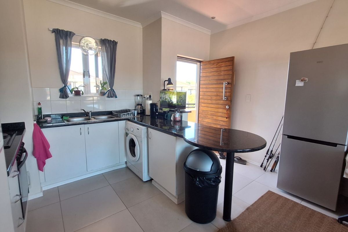 Apartment For Sale in Sheffield Manor - Photo 4