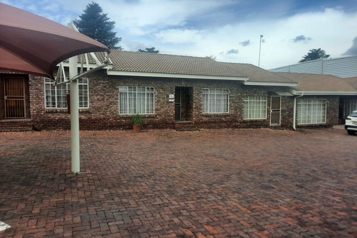 Townhouse For Sale in Ermelo Central - Photo 5