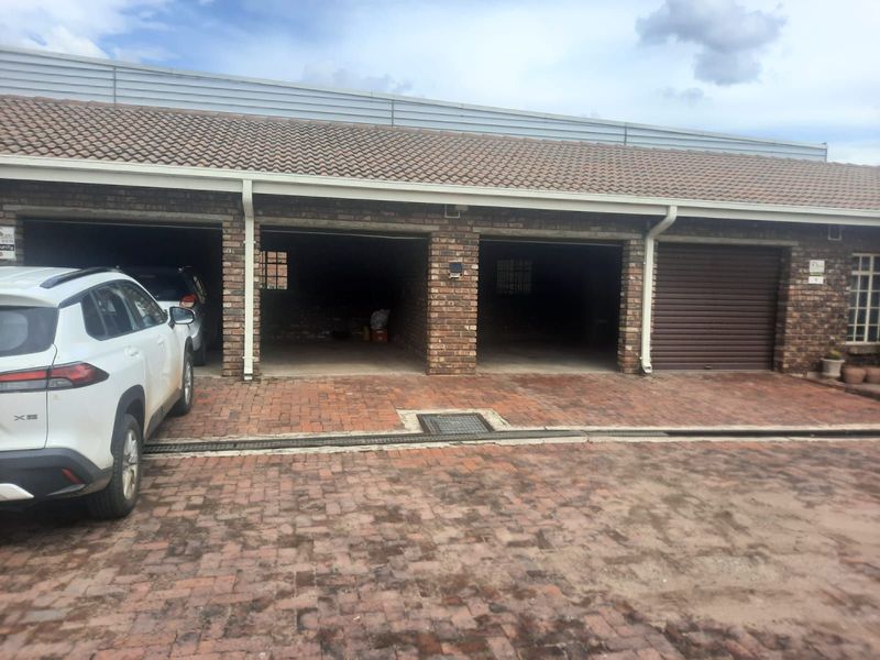 Townhouse For Sale in Ermelo Central - Photo 8